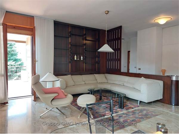 3 LOCALI CON TERRAZZO
